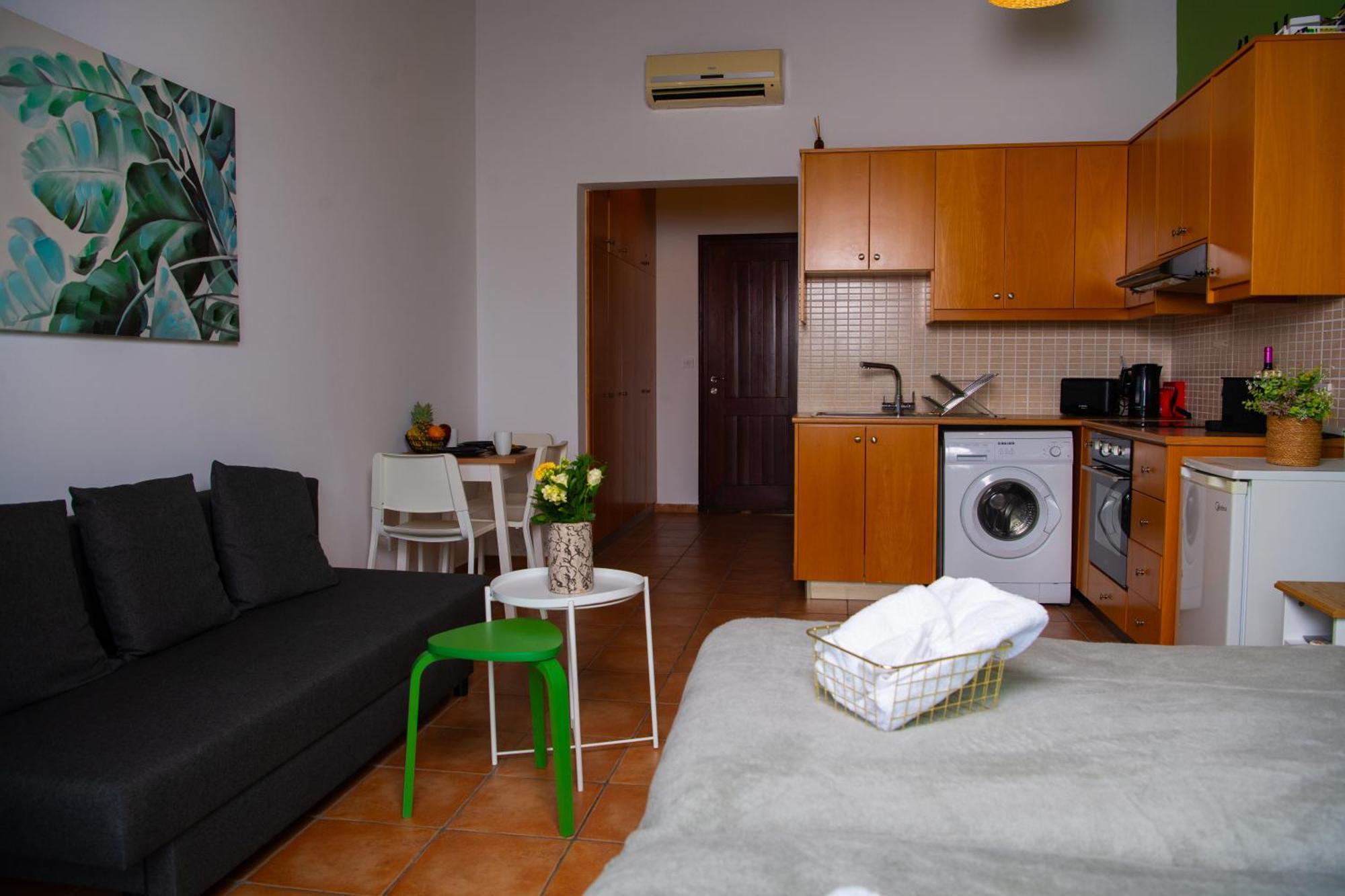 Path Latchi Beachfront Apartments Lachi Exterior foto